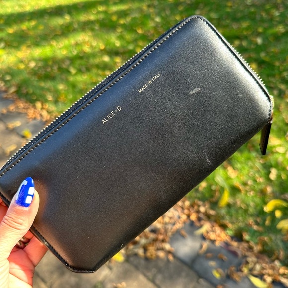 NWOT Alice D Milano Italian Leather zip around wallet - Picture 7 of 7